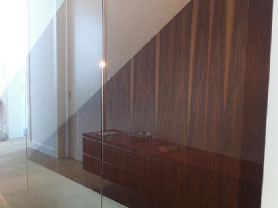 Einbauschrank unter einer Treppe, in Handarbeit gefertigt